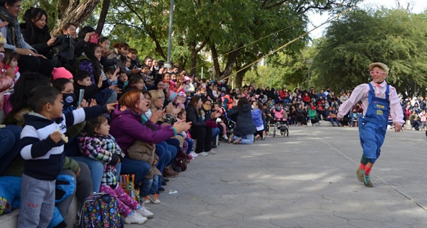 Brillante cierre de la semana de los jardines de infantes